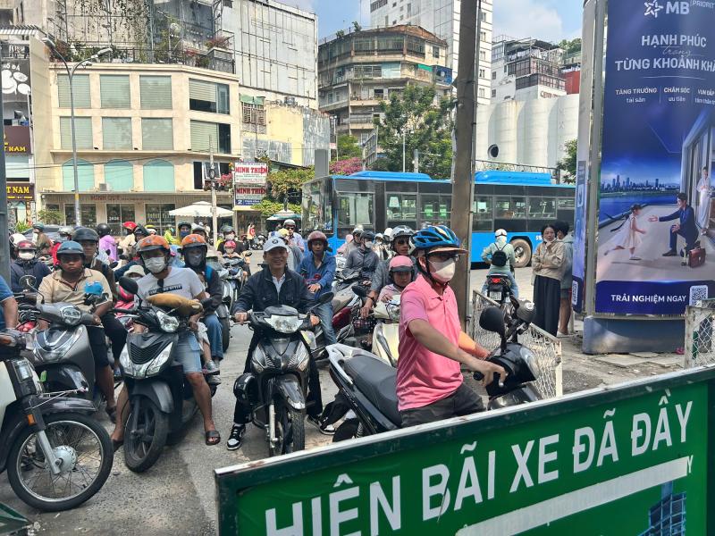 Metro cho gửi xe qua đêm: Người dân lưu ý ngay điều gì?- Ảnh 3.