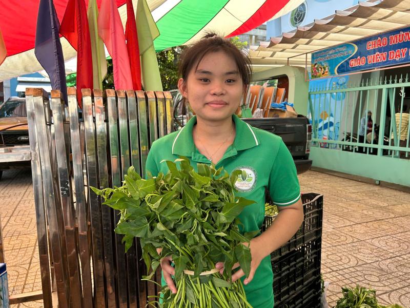 Rau sạch 'cháy hàng' giữa TP.HCM, từ vườn quê lên bàn ăn cuối tuần- Ảnh 3.