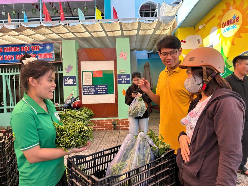 Rau sạch 'cháy hàng' giữa TP.HCM, từ vườn quê lên bàn ăn cuối tuần- Ảnh 4.
