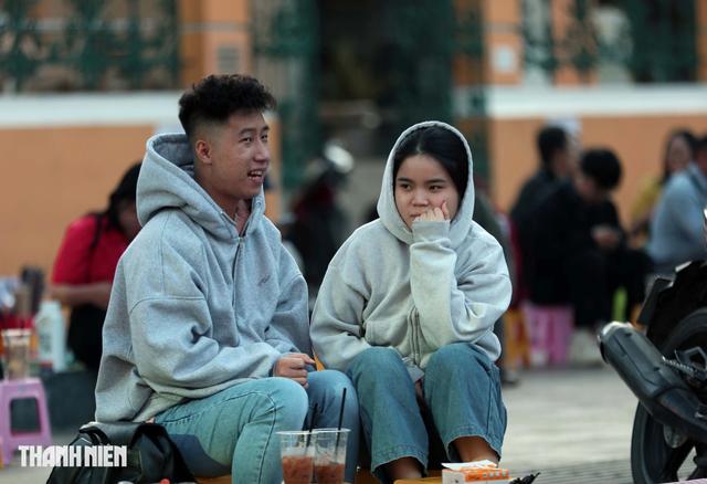 Người dân TP . HCM trải nghiệm khí hậu lạnh như Đà Lạt trong ngày Đáng nhớ - Ảnh 2.