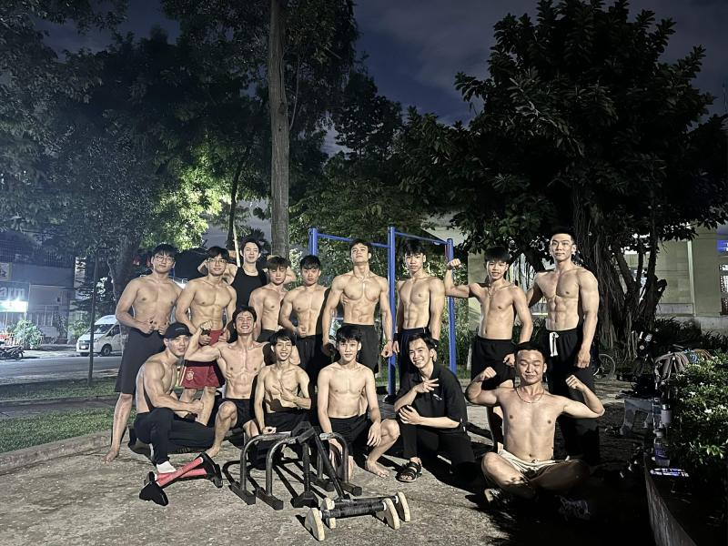 Những chàng trai khoe múi ấn tượng trong đám cưới gây sốt mạng xã hội - Ảnh 5.