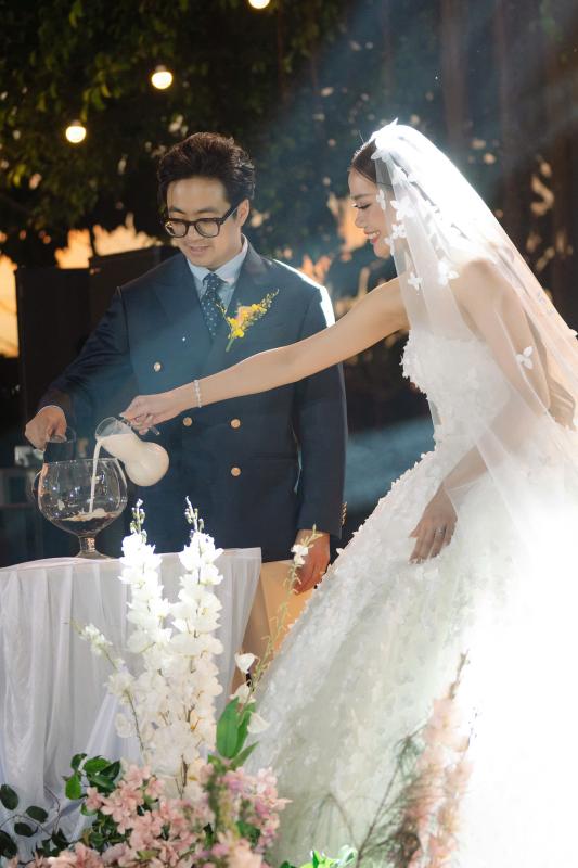 Rước dâu Độc lạ bằng xe lôi ở miền Tây: Đám cưới gây sốt mạng xã hội - Ảnh 6.