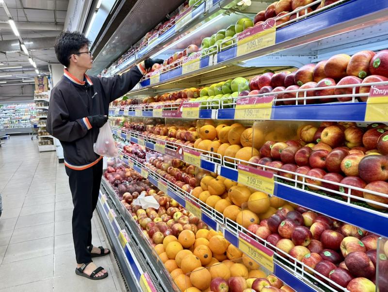 Trái cây ngoại ồ ạt về Việt Nam đón tết- Ảnh 1.