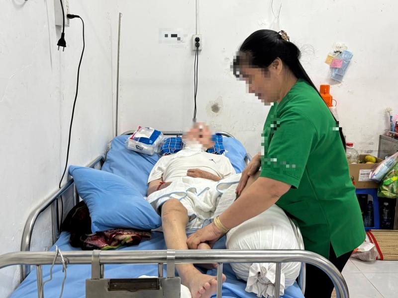 'Góc khuất' trong phòng bệnh- Ảnh 2.
