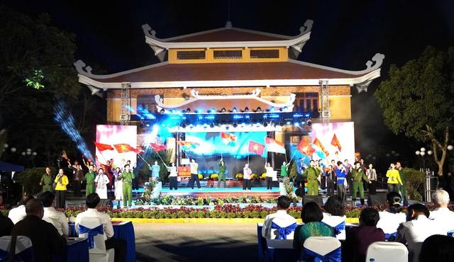TP.HCM: Hào khí vùng bưng 6 xã sống lại trong đêm nghệ thuật ở Long Trường- Ảnh 2.