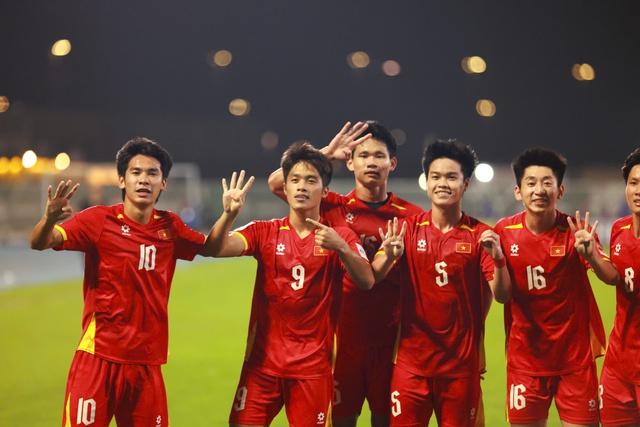 Cao Văn Bình bắt luân lưu như thần, U.23 Việt Nam đánh bại Hàn Quốc: Nghẹt thở giành HCĐ, VFF thưởng 5,1 tỉ- Ảnh 4.