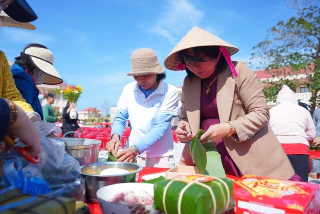 SABECO mang phong vị tết đến toàn quốc, khởi động tại làng biển Hòa Hiệp, Đắk Lắk - Ảnh 2.
