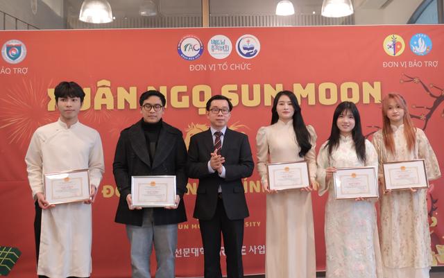 Người Việt tại Hàn Quốc quây quần đón Tết Bính Ngọ , giữ vững bản sắc văn hóa - Ảnh 3.