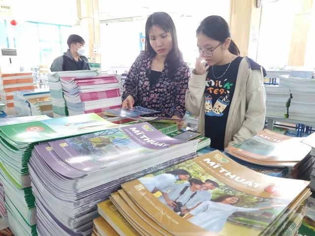 Nhà trường lên phương án thực hiện một bộ SGK thống nhất - Ảnh 1.