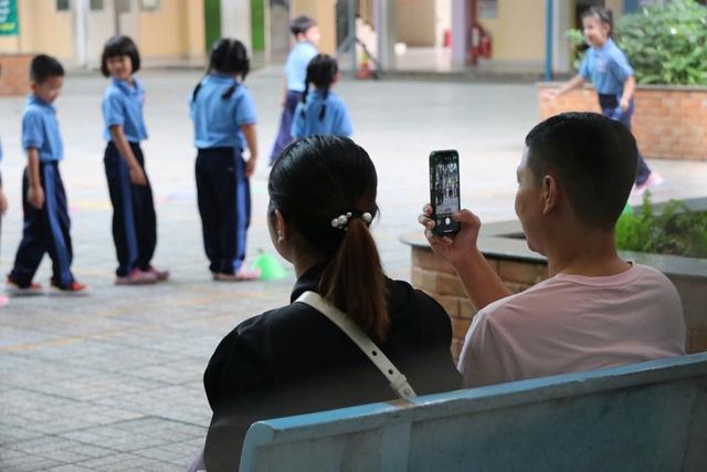 Trường học TP.HCM siết đăng ảnh, thông tin học sinh chưa được phép lên mạng xã hội- Ảnh 1.