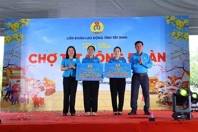 Quà Tết ý nghĩa cho người lao động Tây Ninh trong chương trình Chợ Tết Công đoàn 2026 - Ảnh 2.