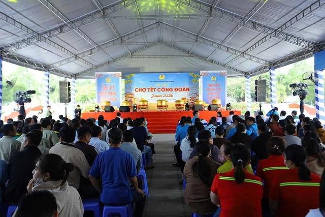 Quà Tết ý nghĩa cho người lao động Tây Ninh trong chương trình Chợ Tết Công đoàn 2026 - Ảnh 1.