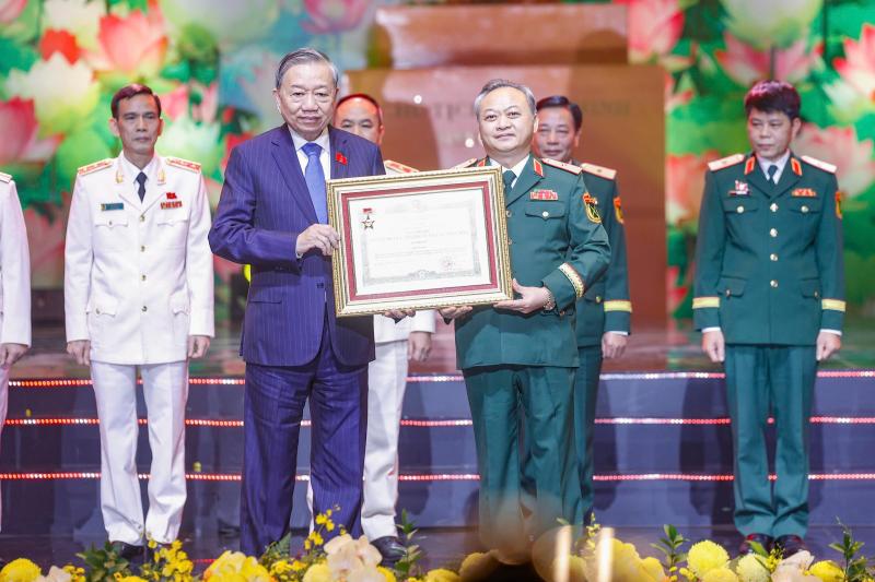 Thi đua yêu nước để mọi người sống tốt lên, sống đẹp hơn, nghĩa tình hơn - Ảnh 2.