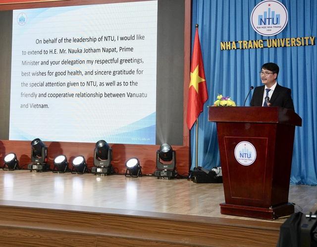 Thủ tướng Vanuatu thăm và làm việc tại Trường ĐH Nha Trang   - Ảnh 3.