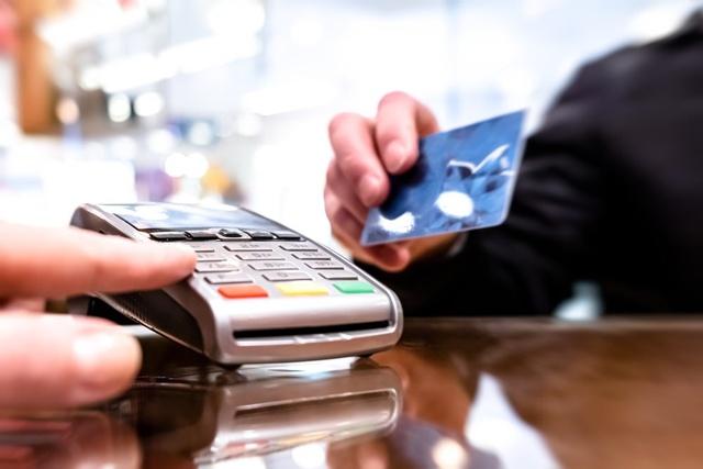 Ngân hàng phát hành thẻ tín dụng phải gặp mặt trực tiếp khách hàng- Ảnh 1.