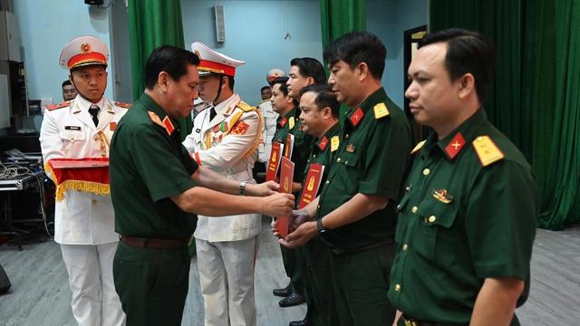 TP . HCM đưa hơn 300 sĩ quan quân đội về Ban Chỉ huy quân sự cấp xã - Ảnh 1.