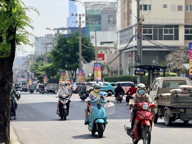 Thời tiết TP.HCM se lạnh, sắp có mưa trái mùa - Ảnh 2.