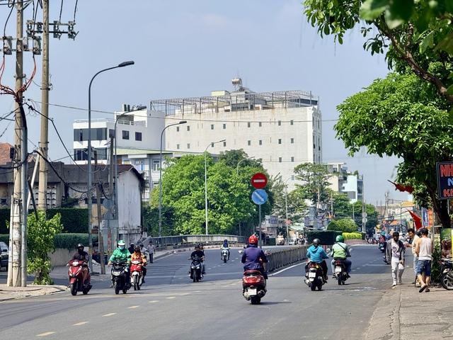 Thời tiết TP.HCM se lạnh, sắp có mưa trái mùa - Ảnh 3.