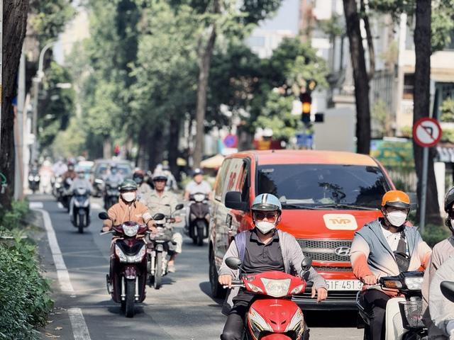Ngày cuối nghỉ Tết Dương lịch: Thời tiết TP.HCM se lạnh, triều cường gây ngập nước  - Ảnh 2.