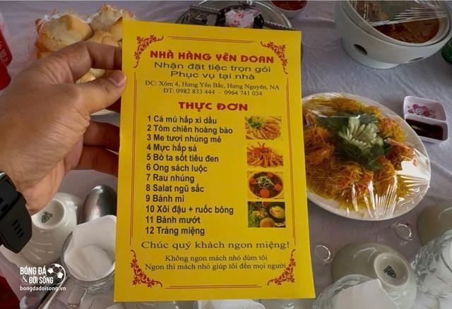 Nhà Đình Bắc mở cỗ vui như hội, 'Vua phá lưới châu Á' ký tặng mỏi tay - Ảnh 2.