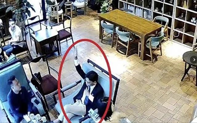 'Tổng tài' bị xét xử vì 'giơ tay ra lệnh' đánh chủ quán cà phê - Ảnh 2. 'Tổng tài' bị xét xử vì 'giơ tay ra lệnh' đánh chủ quán cà phê - Ảnh 2.
