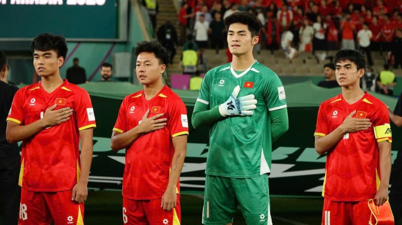 Đình Bắc không thể đấu Malaysia vì thẻ đỏ, còn Trung Kiên biết đâu được trám chỗ Văn Lâm? - Ảnh 2.