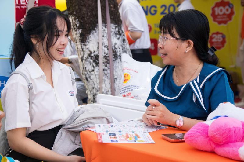 Hơn 15.000 học sinh trong sự kiện chọn trường, chọn ngành 28 năm tuổi - Ảnh 7.