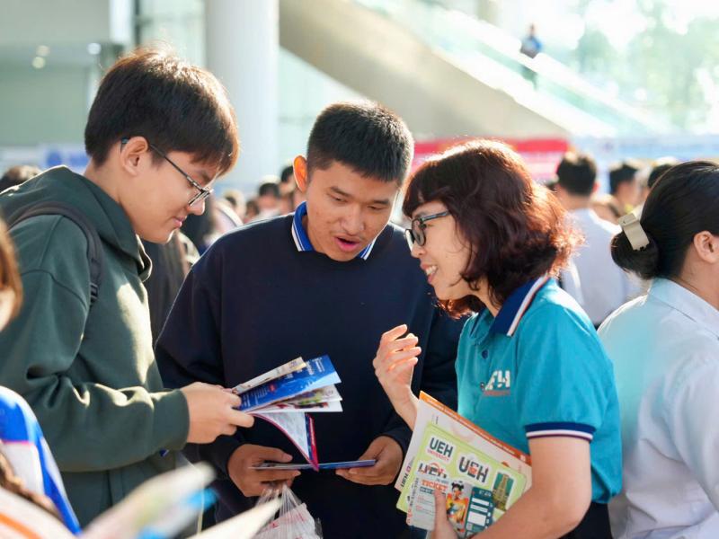 Hơn 15.000 học sinh trong sự kiện chọn trường, chọn ngành 28 năm tuổi - Ảnh 11.