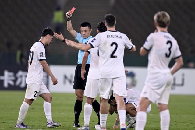 U.23 Kyrgyzstan thua trận, thiệt người: HLV nói gì về U.23 Việt Nam? - Ảnh 2.