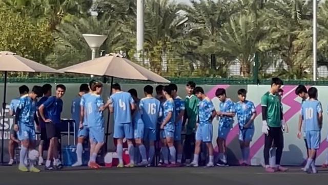 Không nghỉ ngơi, U.23 Việt Nam tập ngay cho bán kết: HLV Kim 'nhớ phở nhưng đợi xong 2 trận cuối’ - Ảnh 1.