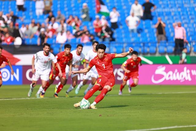 U.23 Trung Quốc phòng thủ hay nhất giải, nhưng đừng quên thầy Kim còn chiếc 'chìa khóa' này- Ảnh 2.