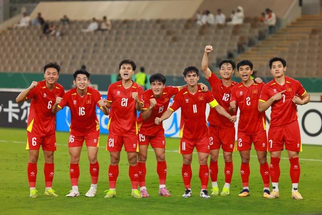 U.23 Việt Nam nhân sự cực sốc đấu Hàn Quốc, ông Kim thay 9 vị trí: Văn Bình bắt chính, Đình Bắc đội trưởng- Ảnh 2.