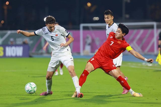 U . 23 VN quyết tâm giành ngôi đầu bảng bóng đá việt nam - Ảnh 1.