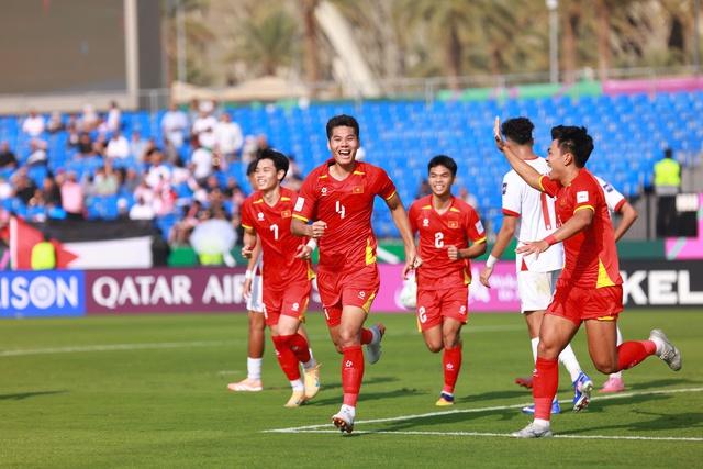U.23 Kyrgyzstan thua trận, thiệt người: HLV nói gì về U.23 Việt Nam? - Ảnh 3.