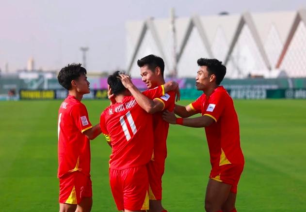 U.23 Việt Nam đủ hỏa lực kiềm tỏa dàn nhập tịch siêu mạnh, U.23 UAE nguy cơ bị loại
- Ảnh 2.