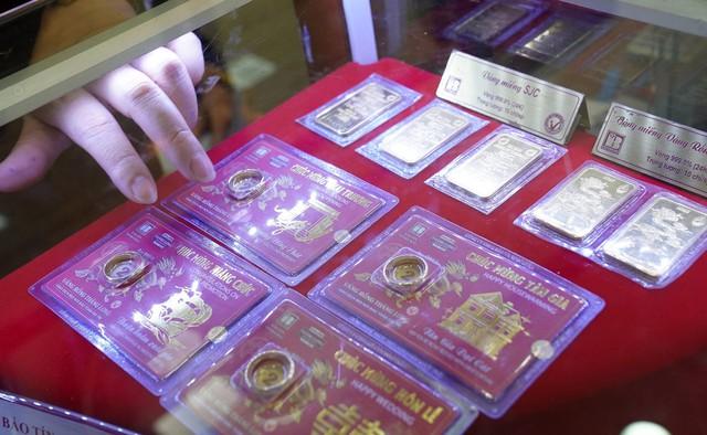 Giá vàng hôm nay 9.1.2026: Vàng nhẫn tăng vọt gần 1 triệu đồng- Ảnh 1.