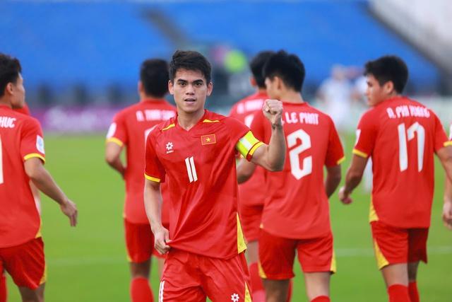 Đội trưởng Khuất Văn Khang: 'Cụ' thủ lĩnh trầm lặng, rất đáng tin cậy của U.23 Việt Nam- Ảnh 1.