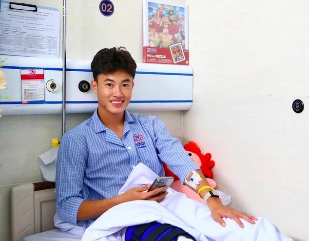 Văn Trường hồi phục tốt sau phẫu thuật, Hiểu Minh mổ thành công: Thầy Kim nhẹ lòng
- Ảnh 1.