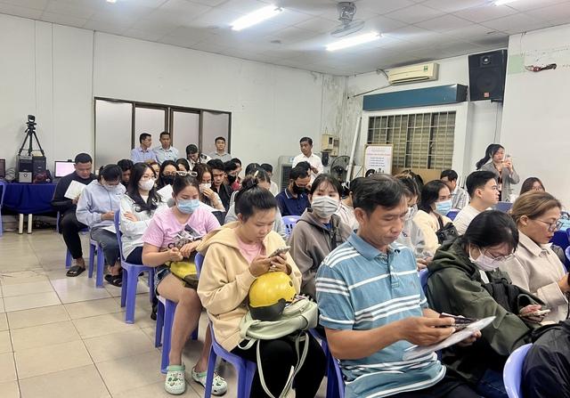 Gần 60 % lao động Mất hơn 1 năm tìm việc làm mới - Ảnh 1.