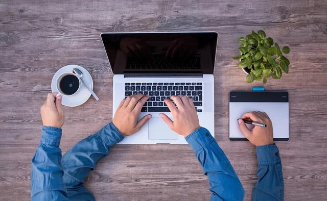 Gen Z thích nhảy việc, người trên 45 tuổi bị cắt giảm nhiều nhất năm 2025 - Ảnh 3.