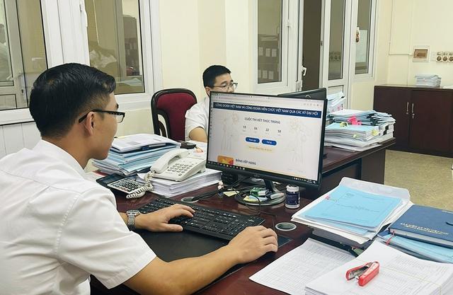 Viên chức được 'chân trong chân ngoài': Cởi mở nhưng cần kiểm soát - Ảnh 1.