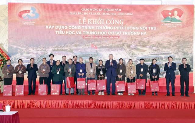 ‘Học không chỉ để thoát nghèo, mà còn nuôi dưỡng khát vọng làm giàu’- Ảnh 2.