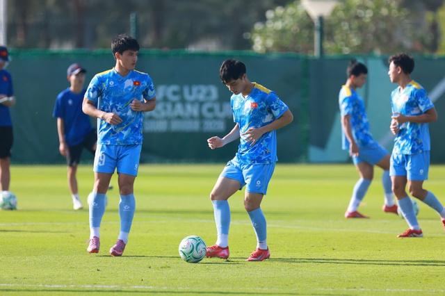 Đình Bắc và Văn Thuận - hai ngôi sao tấn công U.23 Việt Nam phải tập riêng- Ảnh 3.