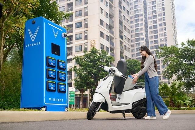 VinFast ra mắt 4 mẫu xe máy mới, hoàn thiện lắp đặt 4.500 trạm đổi pin đầu tiên- Ảnh 1.