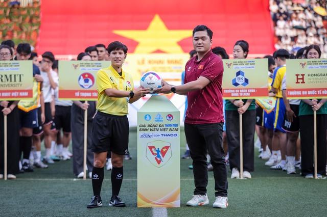 Kỷ lục 322 bàn thắng, 8 đội không lọt lưới, vào sân 2 giây đã ghi bàn - Ảnh 7.