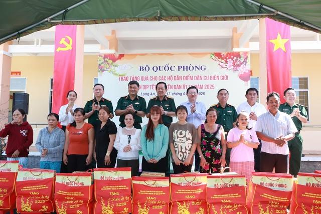 Xuân chiến sĩ 2026: Gần 5 tỉ đồng chăm lo tết vùng biên- Ảnh 1.