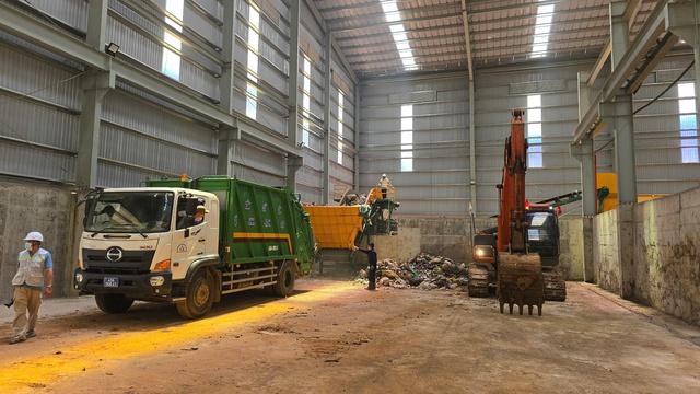 Lâm Đồng khẩn trương thu gom rác sinh hoạt ùn ứ dọc quốc lộ 20  - Ảnh 5.