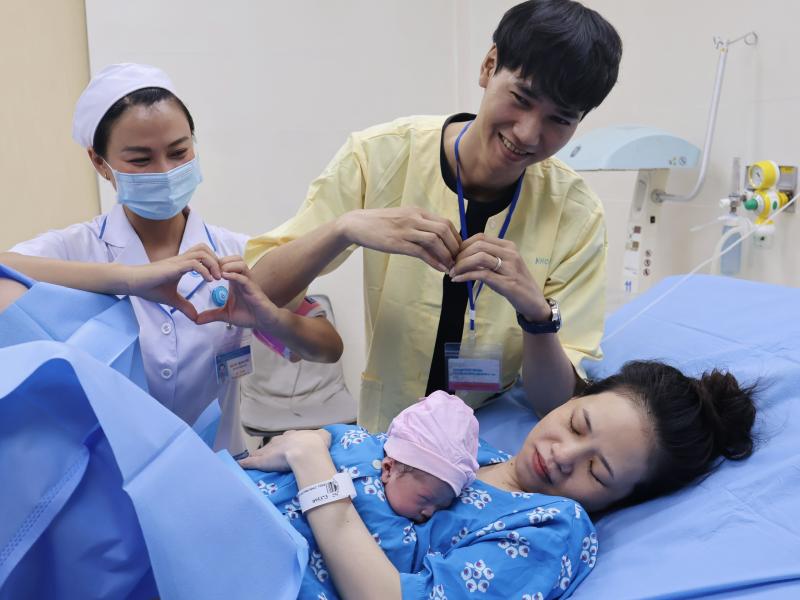 Những em bé ‘0 giờ’ chào đón năm mới 2026, mong thành nhân tài- Ảnh 7.