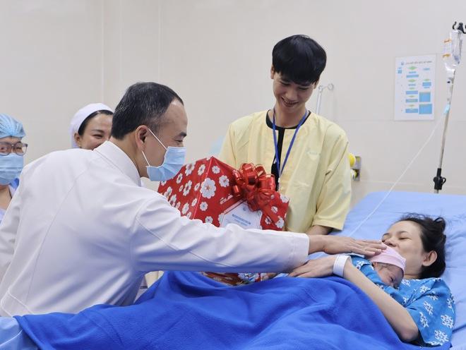 Những em bé ‘0 giờ’ chào đón năm mới 2026, mong thành nhân tài- Ảnh 6.