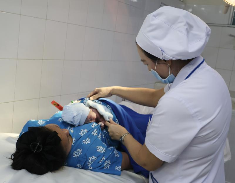 Những em bé ‘0 giờ’ chào đón năm mới 2026, mong thành nhân tài- Ảnh 13.